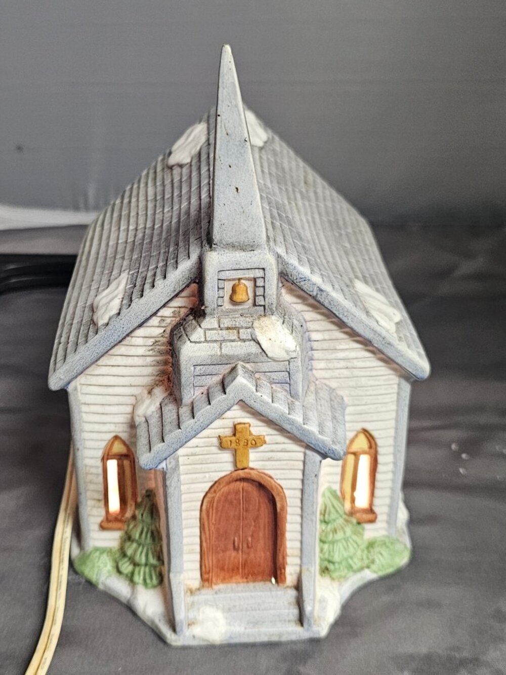 1991 St Paul’s Church Porcelain Lighted Christmas Village House - Preowned